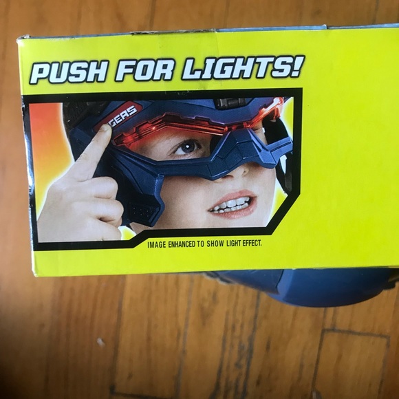 NIB Captain America Battle Helmet - Picture 4 of 8